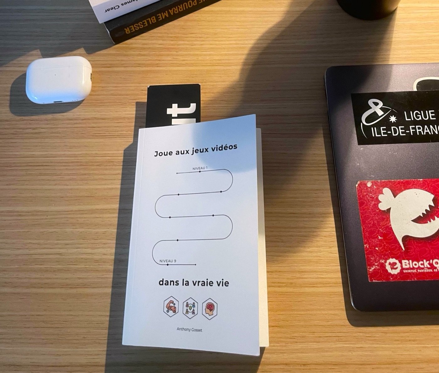 Le livre au quotidien sur le bureau